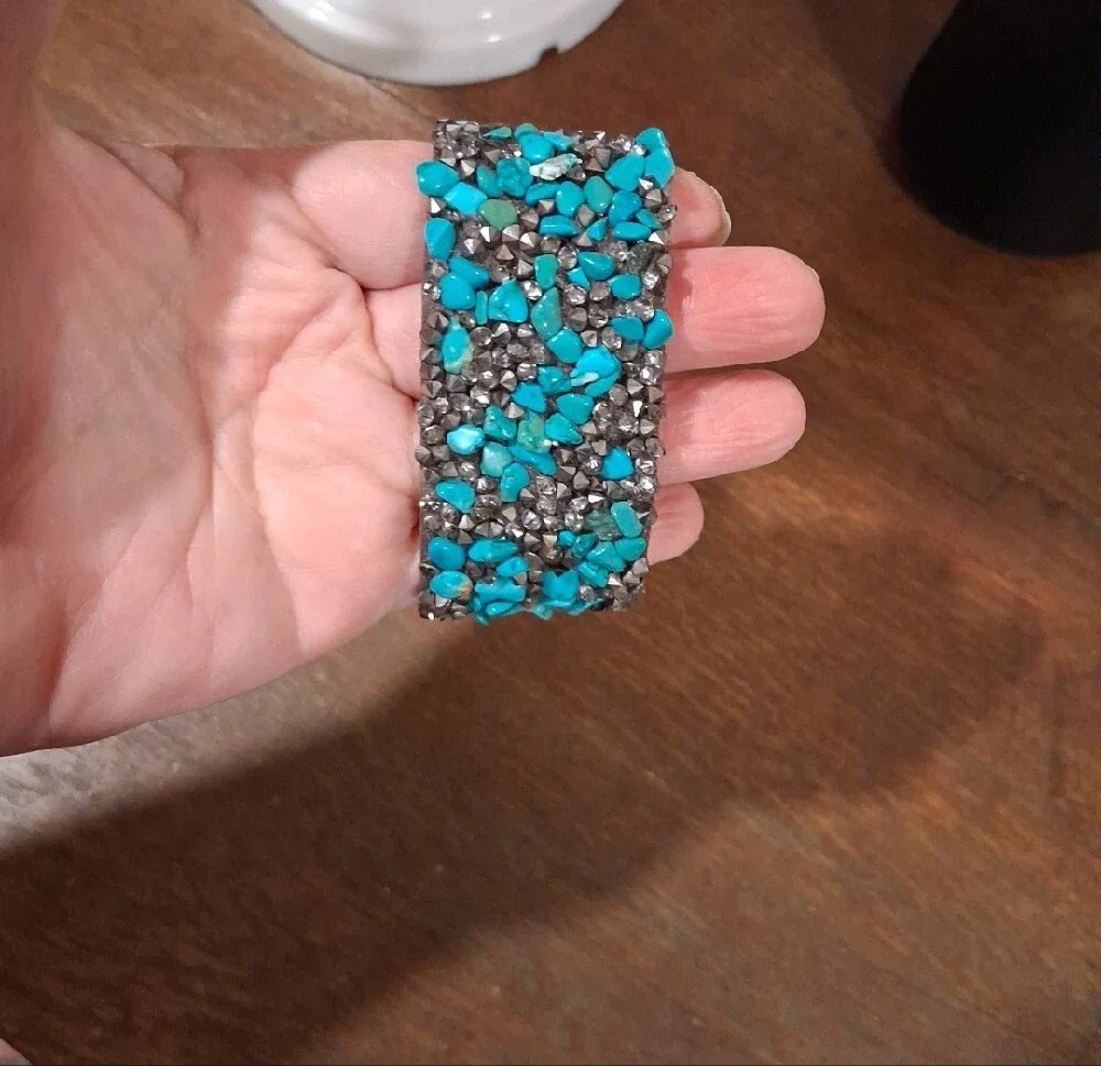 The Unbranded Brand stylish turquoise